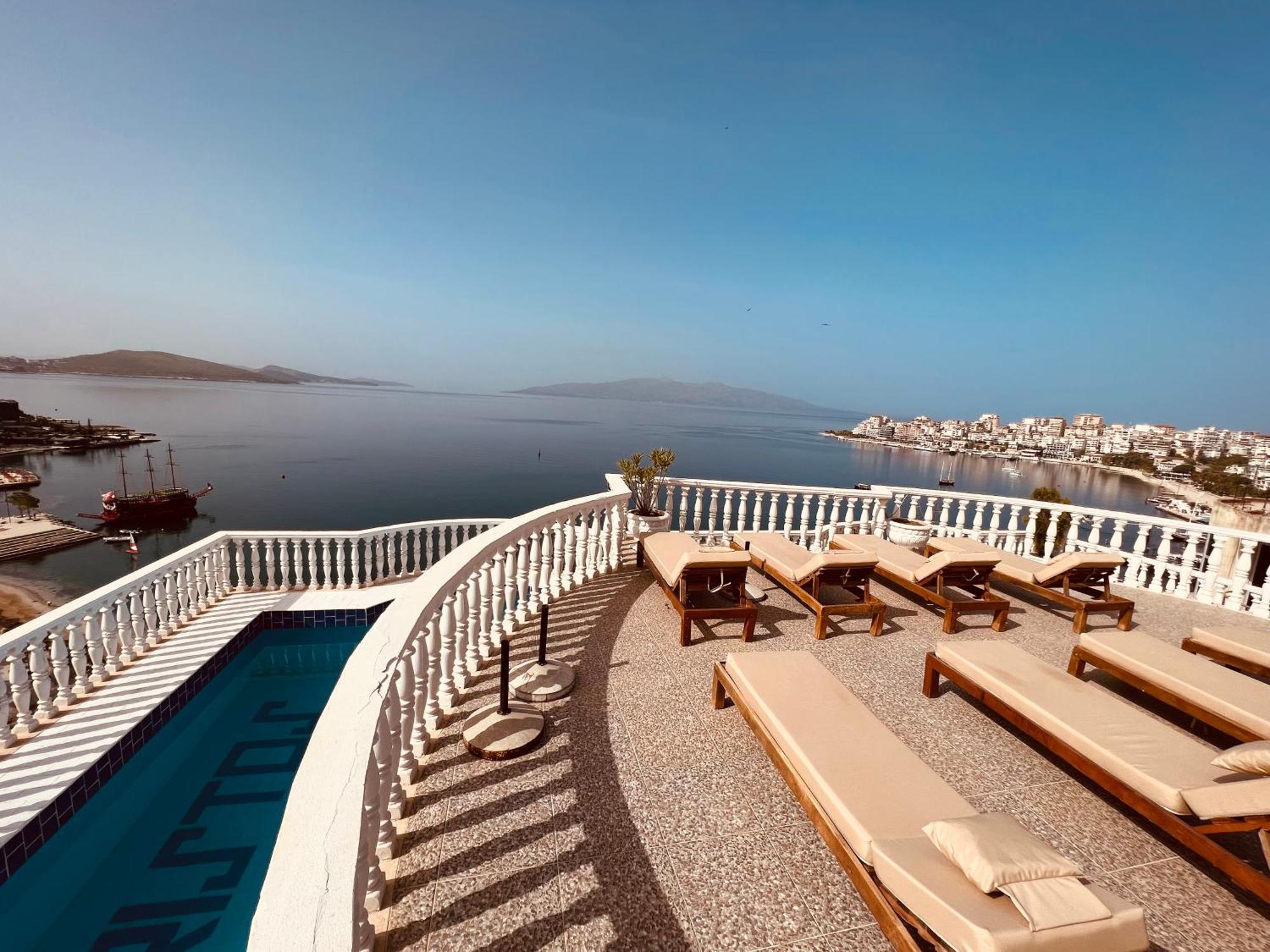 Monte Cristo Hotel With Rooftop Pool Саранда Экстерьер фото
